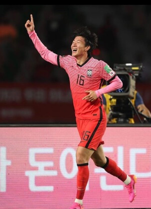 Hwang Ui-jo during the match.